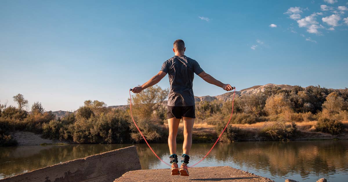 Male training with jumping rope for calorie burning