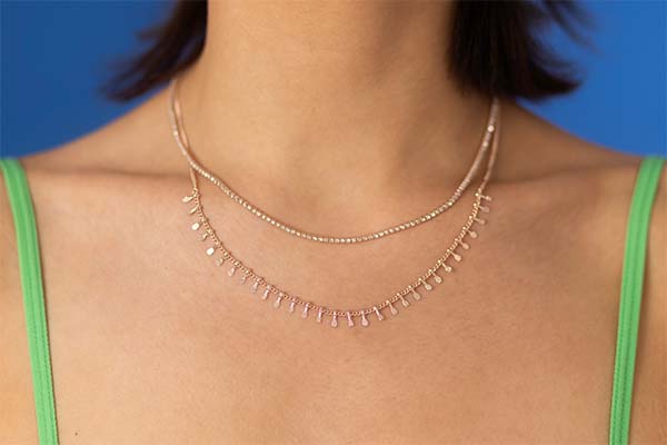 woman wearing chain necklace