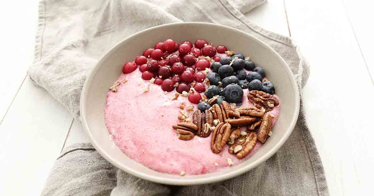 Smoothie bowl with nuts and berries
