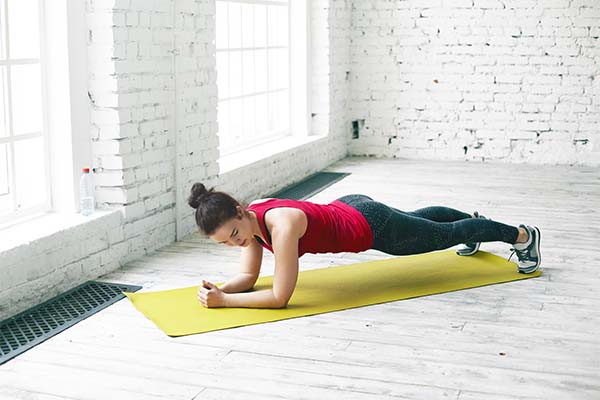 Woman is doing plank
